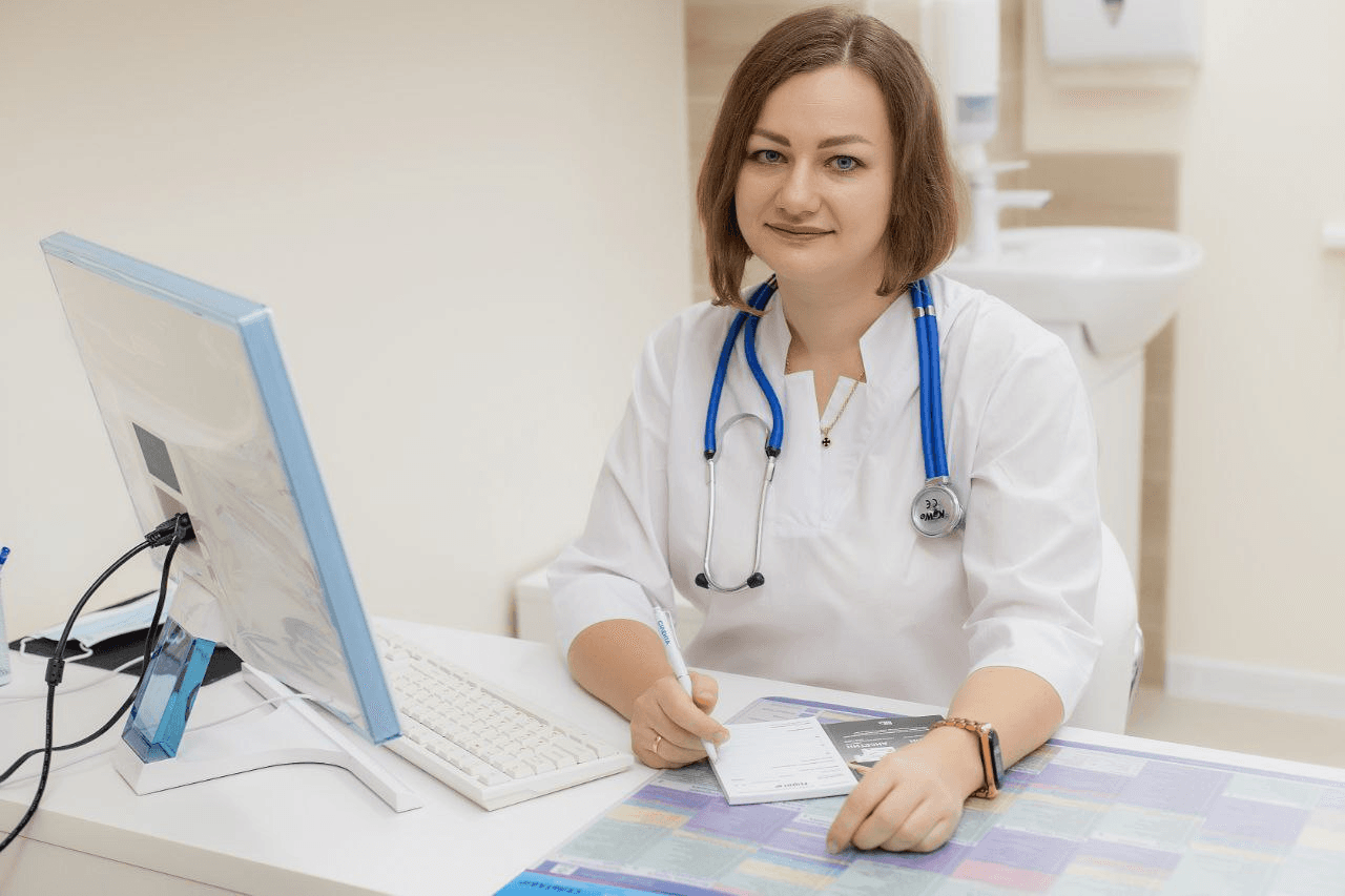 Робоче місце лікарки Інни Дрімак, кабінет прийому пацієнтів у Хмельницькому