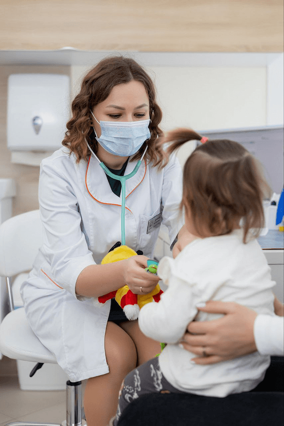 Лікарка Інна Дрімак приймає пацієнтів, мобільна версія зображення